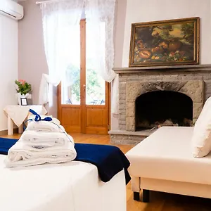  Bed & Breakfast La Petite Maison Italy